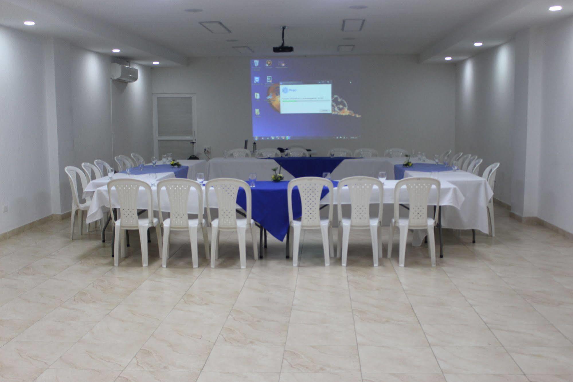 Ayenda 1501 Metropolitana Plaza Hotell Bucaramanga Exteriör bild
